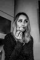 Free photo woman wearing black and white polka-dot long-sleeved shirt