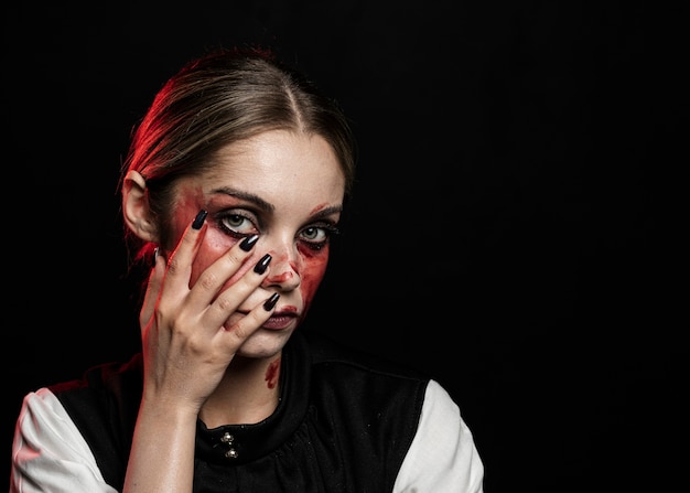 Free photo woman wearing bloody makeup