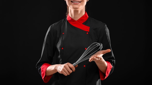 Donna che indossa abiti da chef