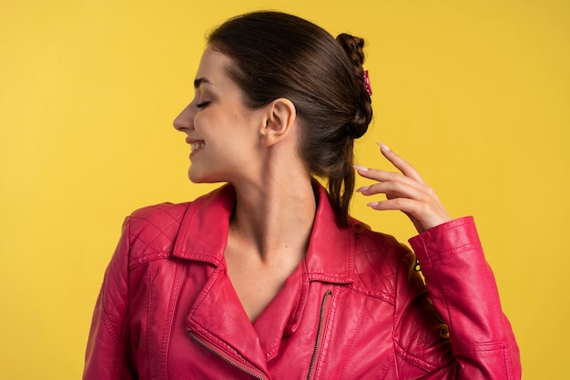 Free photo woman wearing hair clip  front view