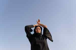 Free photo woman wearing hijab in the desert