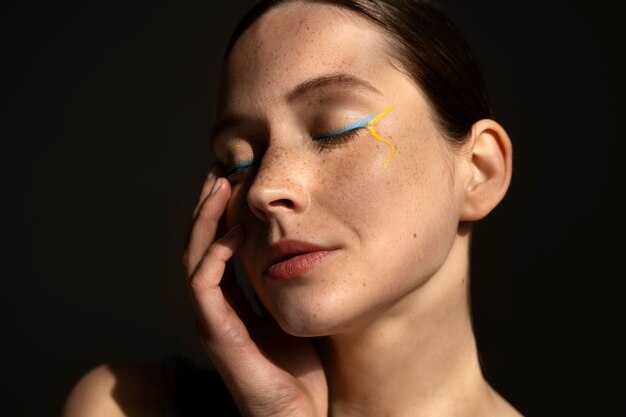 Woman wearing  makeup with thick eyebrows