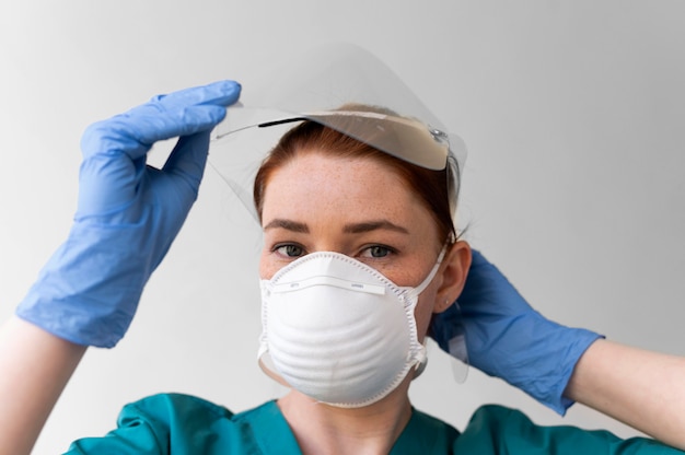 Free photo woman wearing a medical protective equipment