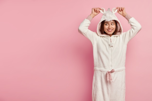 Free photo woman wearing pajamas with bunny ears