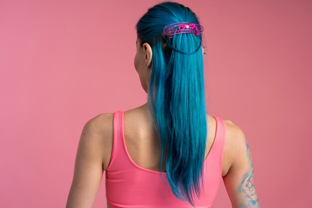 woman  wearing pink hair clip back view