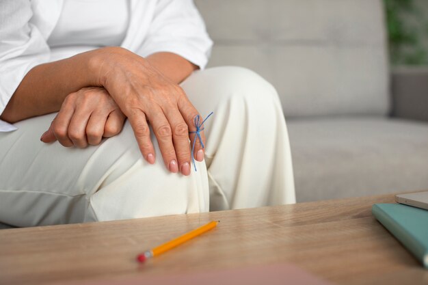 Woman wearing a string on finger for reminder