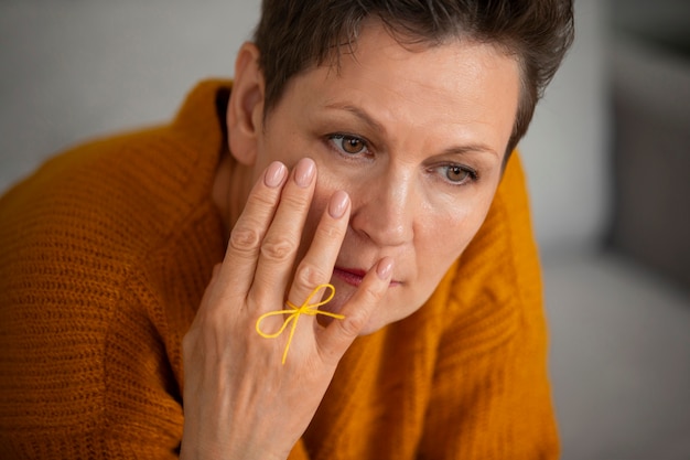 Woman wearing a string on finger for reminder