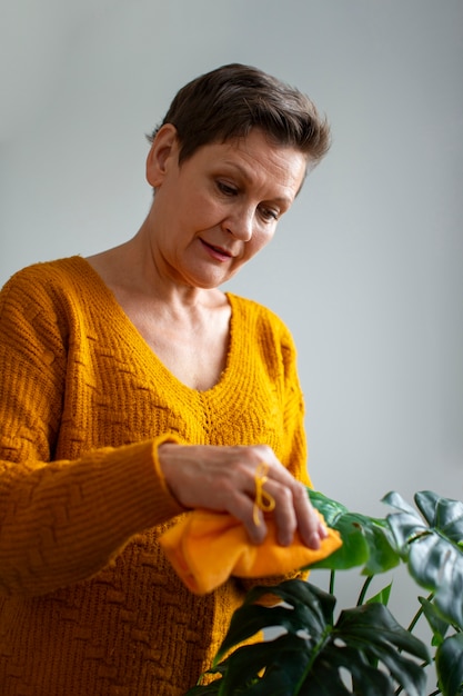 Woman wearing a string on finger for reminder