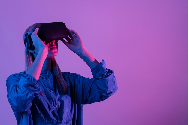 Woman wearing vr glasses  with copy-space