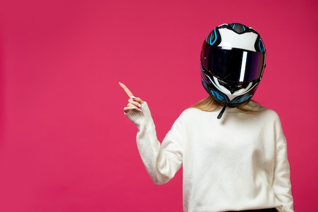 Free photo woman in white pullover with motorcycle helmet