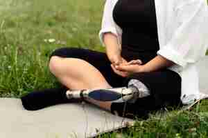 Free photo woman wit prosthetic leg doing yoga