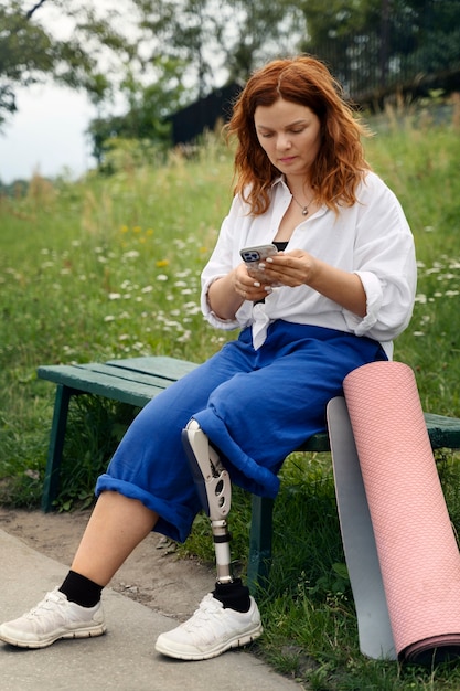 Woman wit prosthetic leg doing yoga