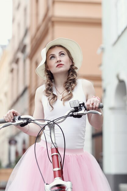 자전거를 가진 여자