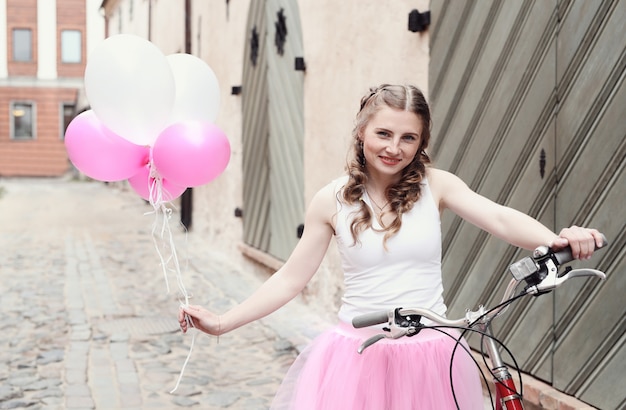 Free photo woman with bicycle