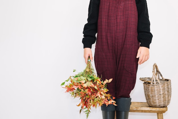 Free photo woman with bouquet in hands