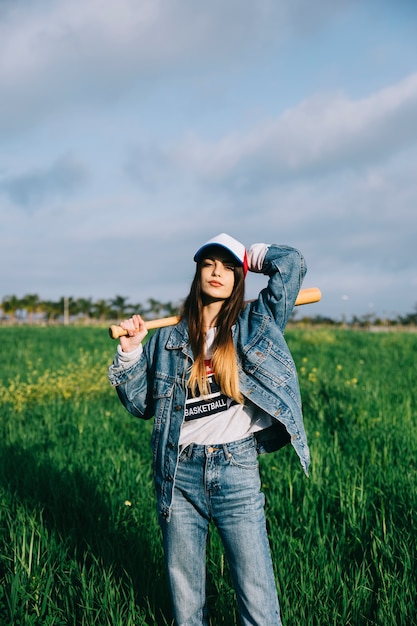 Foto gratuita donna con i capelli colorati