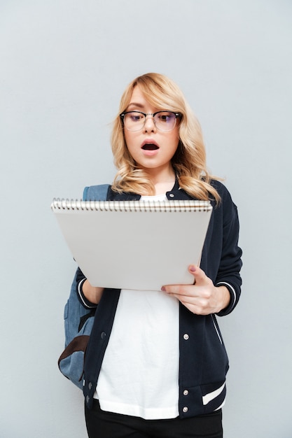 Free photo woman with folder