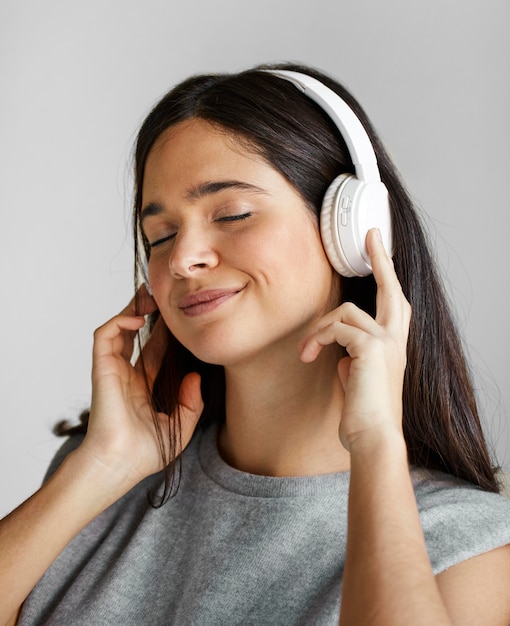 Free photo woman with headphones