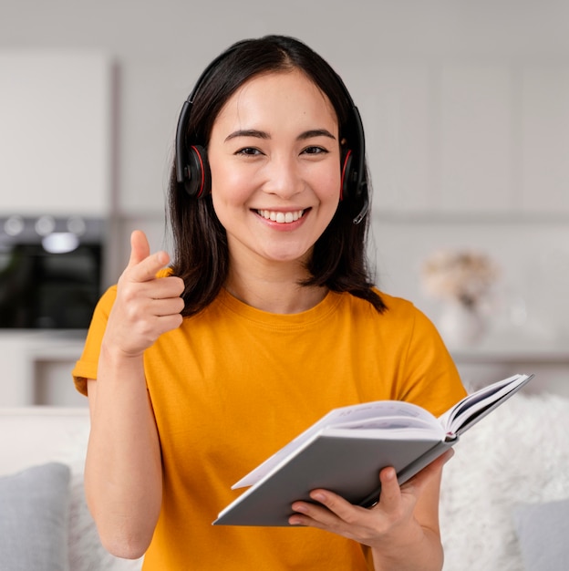 Free photo woman with headset for video call