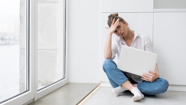 Free photo woman with laptop on the floor