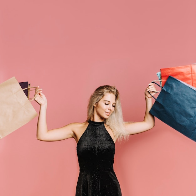 Free photo woman with many shopping bags