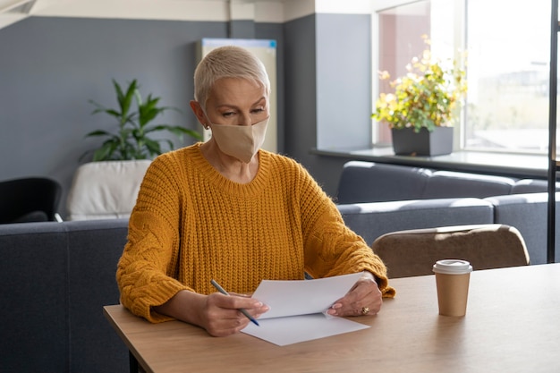 Free photo woman with medical mask working