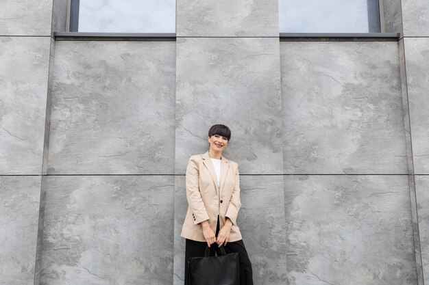 Woman with short hair holding her handbag