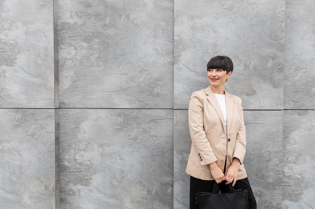 Woman with short hair holding her handbag