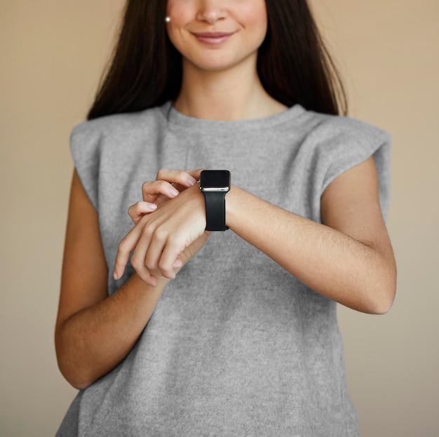 Free photo woman with smartwatch