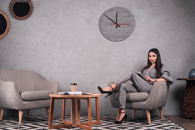 Free photo woman with tablet in stylish room