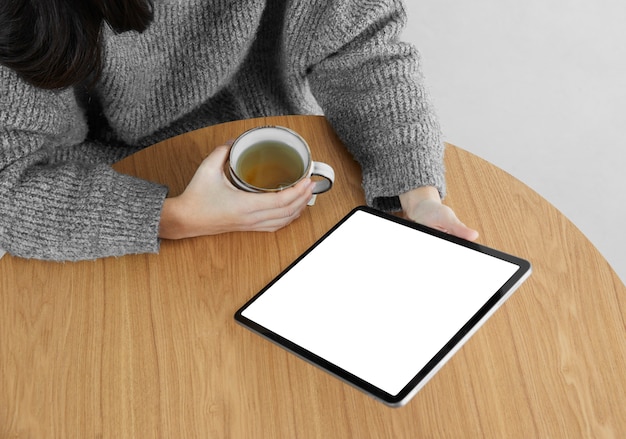 Free photo woman with tablet