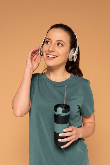 Free photo woman with turtle bag and headphones