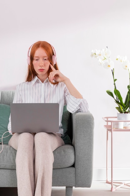 Free photo woman working from home with laptop