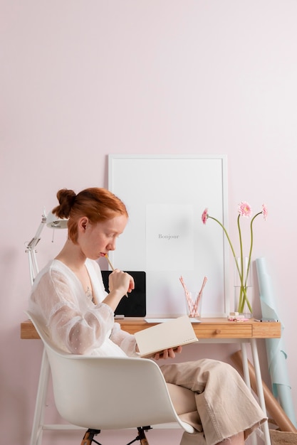 Free photo woman at workplace reading