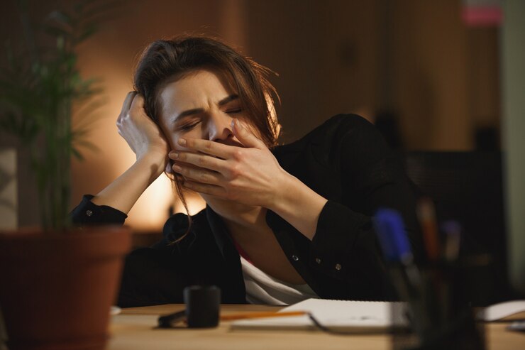 Free Photo woman yawning in office