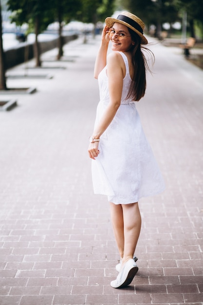 Free photo womanwearing dress and hat outside in park