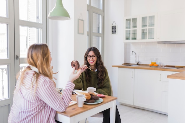 10 Stylish Family Kettles Perfect for Any Kitchen Decor