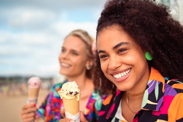 Free photo women enjoying 80s summer aesthetics