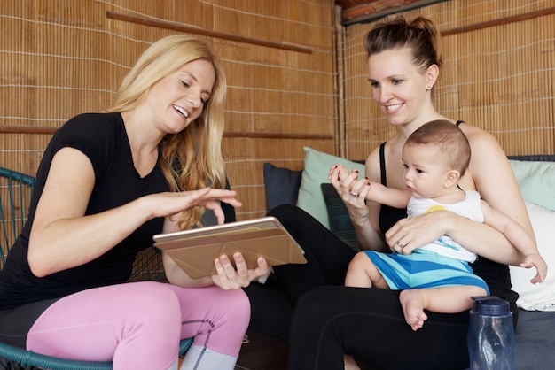 Free photo women entertaining little boy