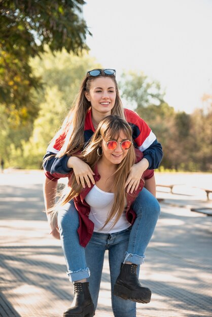 Women piggyback her girlfriend