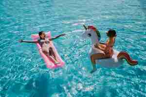 Free photo women relaxing in pool