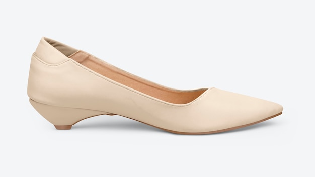 Foto gratuita moda scarpe tacco basso beige da donna