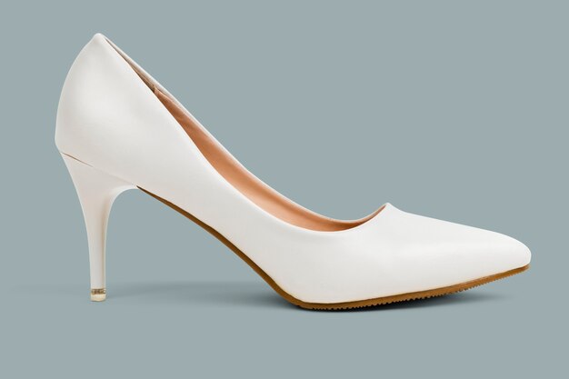 Модные женские белые туфли на высоком каблуке