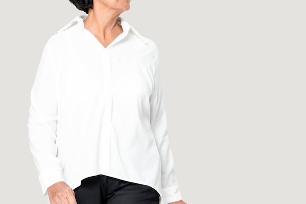 Женская белая рубашка оверсайз с дизайнерским пространством