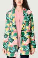 Free photo women’s colorful blazer with tropical design business wear fashion