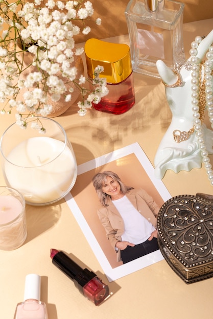 Free photo women's day still life with makeup and jewelry