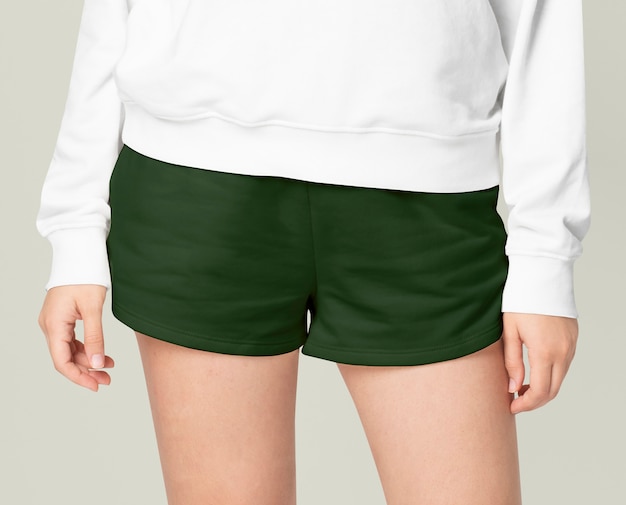 Free photo women's green shorts with casual fashion