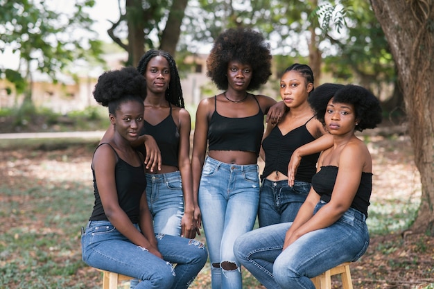 Free photo women sitting on chairs medium shot