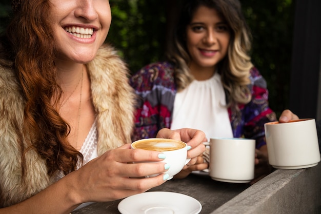 Free photo women together at coffee shop