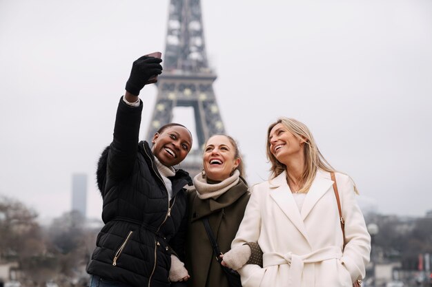 Women traveling in paris